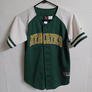NIKE Oakland A's jersey.